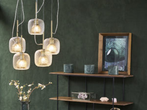 tendance déco de cet automne 2021 - suspension en verre AM.PM